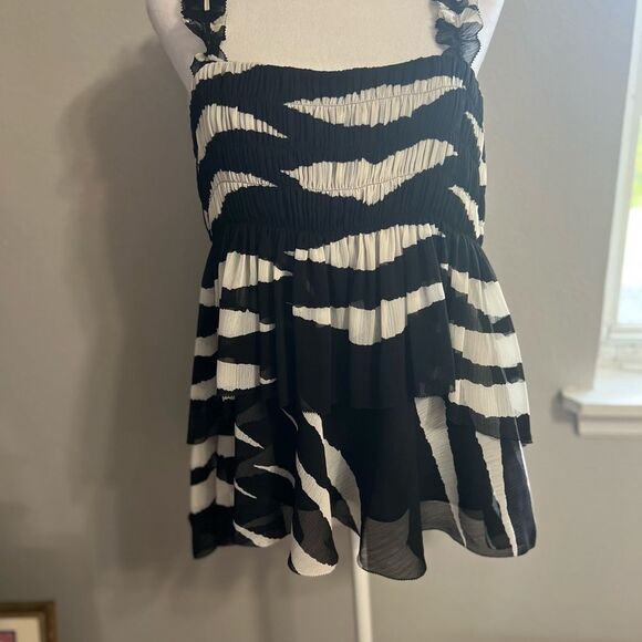 Tory Burch Lucea Top Animal Stripe
Black White size 14 large extra large zipper - Picture 15 of 15